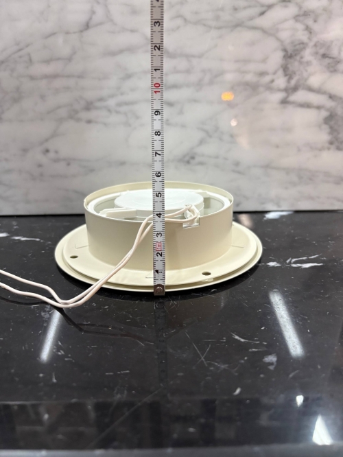 Диффузор на магнитах с вентилятором ТД100 бежевый RAL1013 цветочный орнамент 100 мм